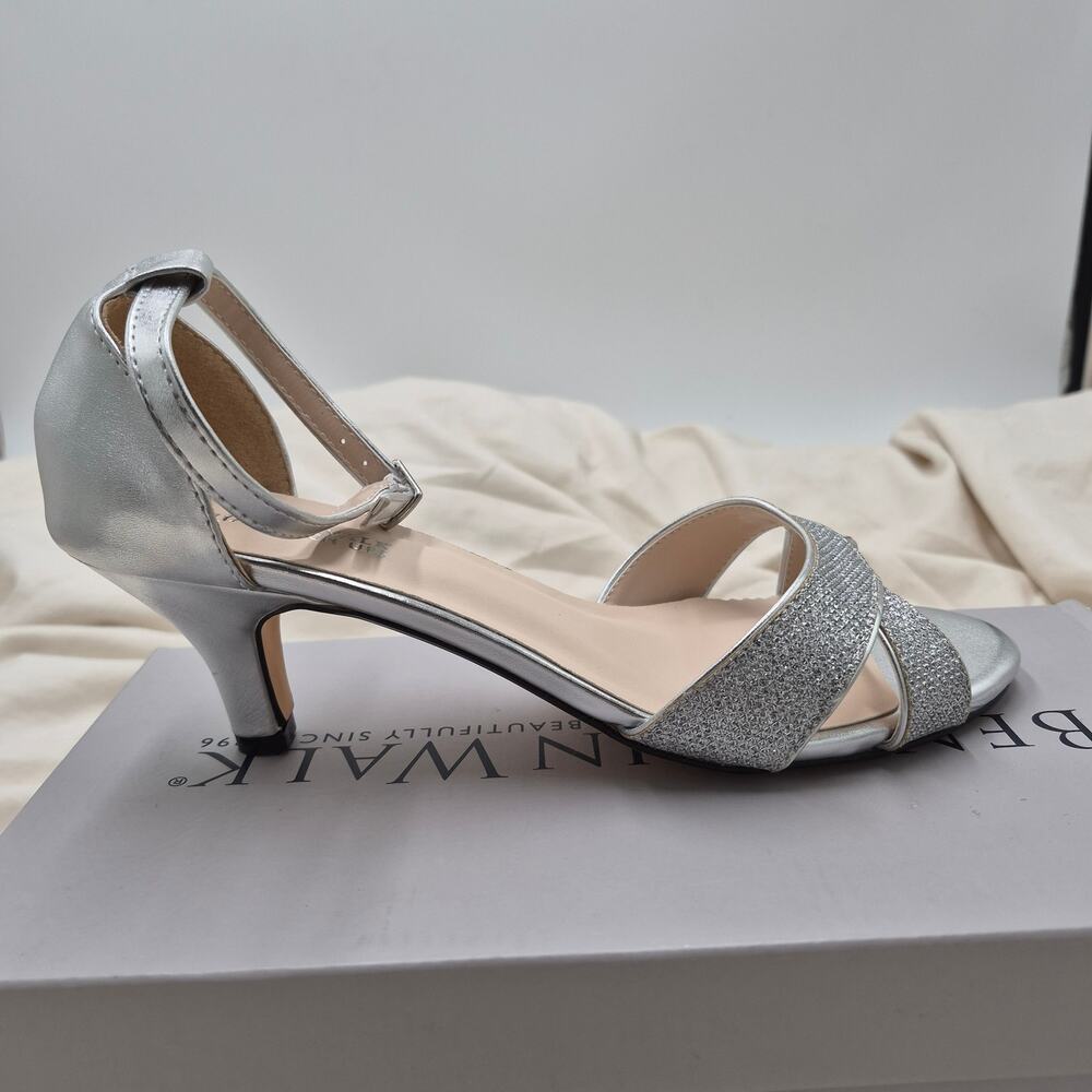 NEW Touch Ups Clementine kitten heel ankle strap Sandal Silver size 8